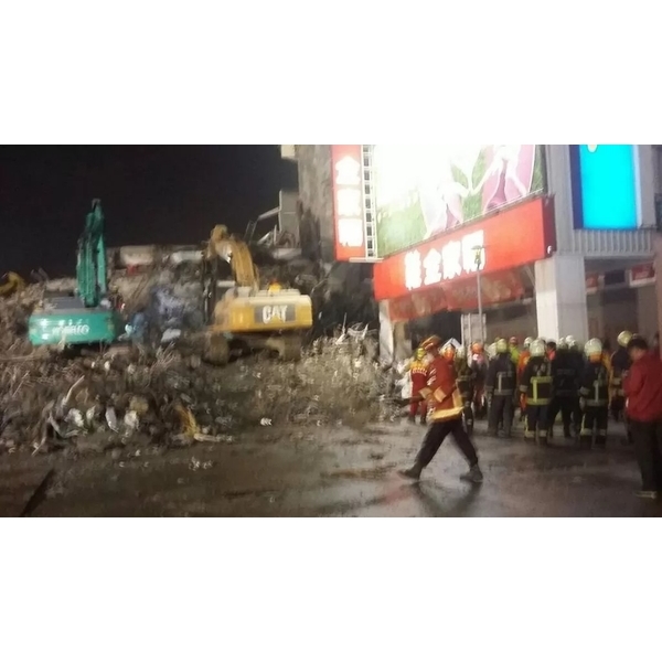 台南維冠金龍大樓倒塌救災-大樓拆除