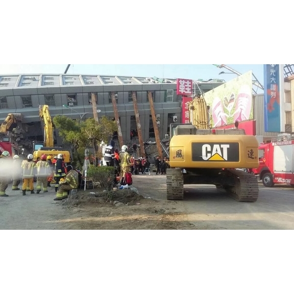 台南維冠金龍大樓倒塌救災-大樓拆除