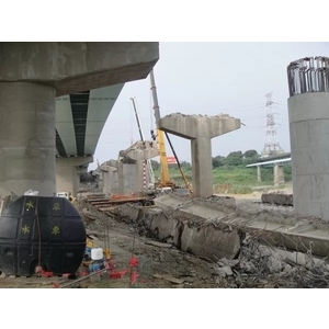 橋樑拆除-橋墩拆除及橋面切割拆除工程