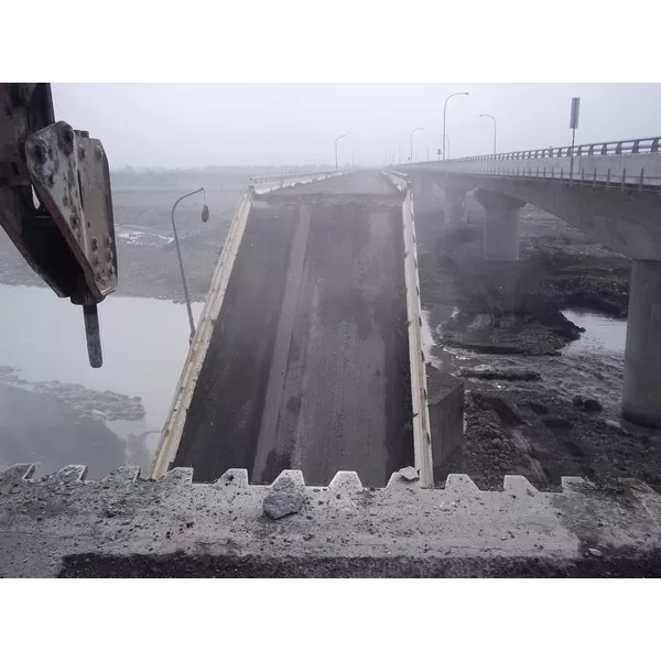 橋樑拆除-橋墩拆除及橋面切割拆除工程