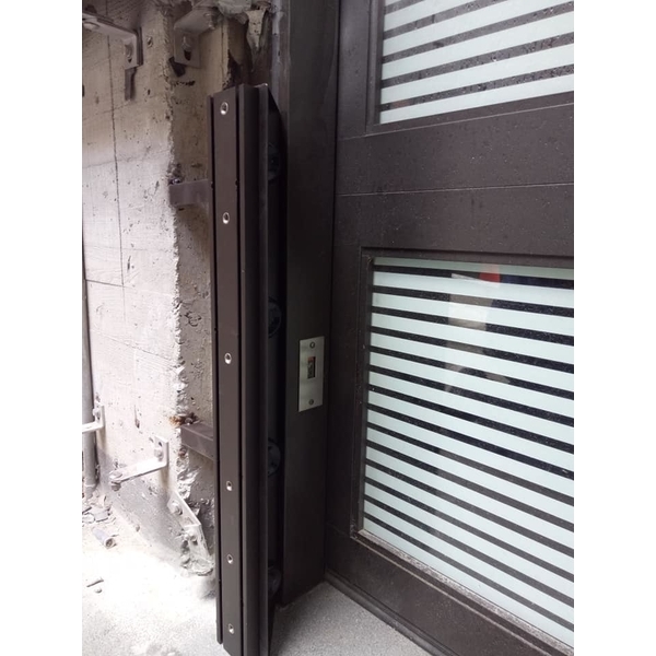 中和景安捷運站大樓車道門-按裝防水閘門-岳進興金屬門窗有限公司