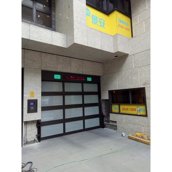 中和景安捷運站大樓車道門-按裝防水閘門-岳進興金屬門窗有限公司