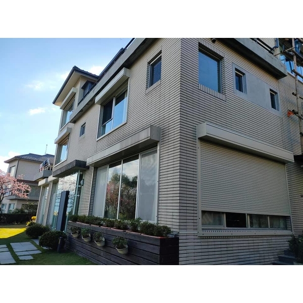 透氣防颱捲門窗-岳進興金屬門窗有限公司