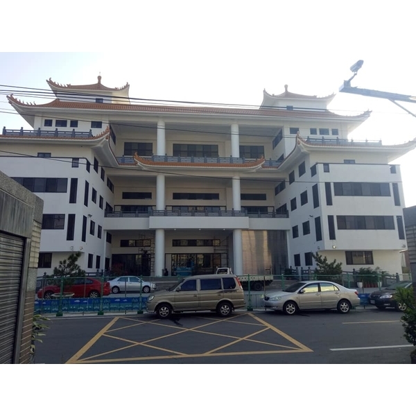 湧光襌寺白鉄電動捲門＆特加裝吊掛式移動中柱-岳進興金屬門窗有限公司