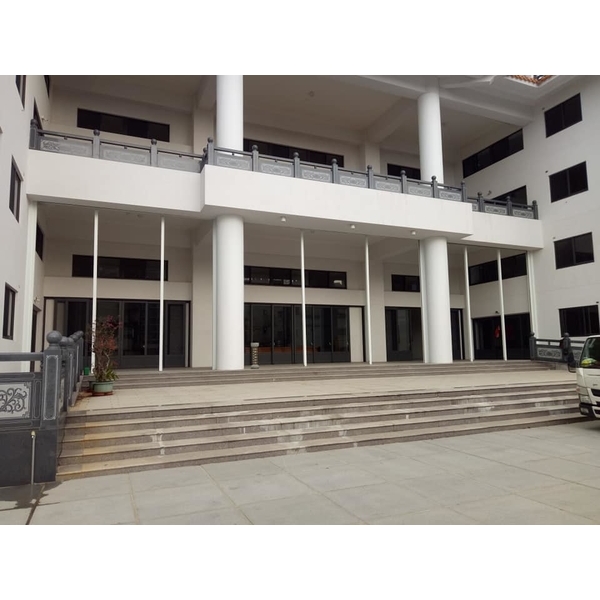 湧光襌寺白鉄電動捲門＆特加裝吊掛式移動中柱,岳進興金屬門窗有限公司