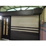 鋁合金防颱捲門+白鉄鍛造烤漆小門 - 岳進興金屬門窗有限公司