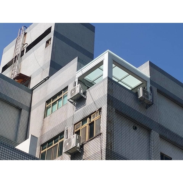 市區寸土寸金，把陽台裝置成可利用空間(位士林區)-岳進興金屬門窗有限公司