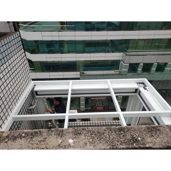 市區寸土寸金，把陽台裝置成可利用空間(位士林區)-岳進興金屬門窗有限公司
