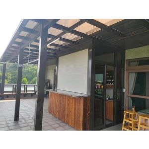 防颱捲門窗(業主為抗強風大雨侵襲，特加裝防颱捲門窗)