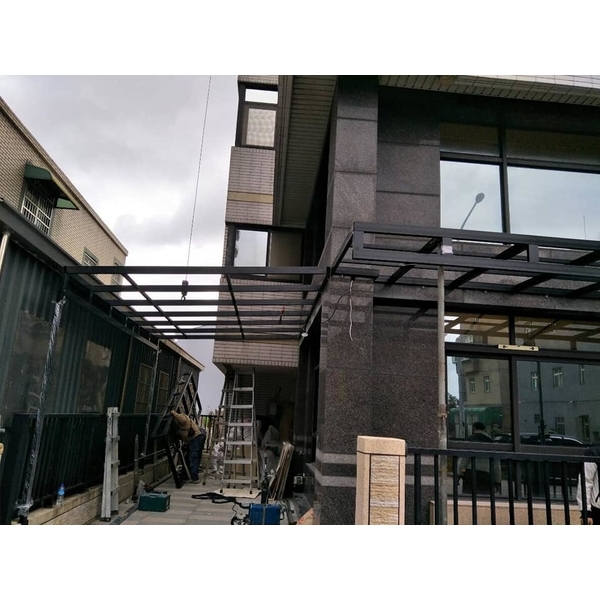 不銹鋼烤漆雨遮＆膠合玻璃-富祥鋼鋁企業社