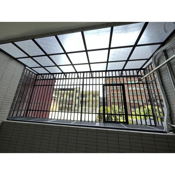 新北市樹林區透天住宅-加裝鋁鋼構雨遮＆鋁合金防盜窗＆冷氣維修防護籠