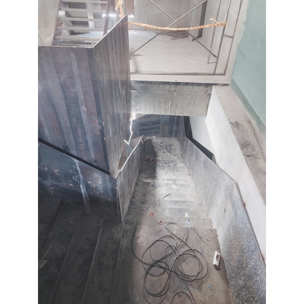 鋼板造型樓梯-益祿裝潢有限公司