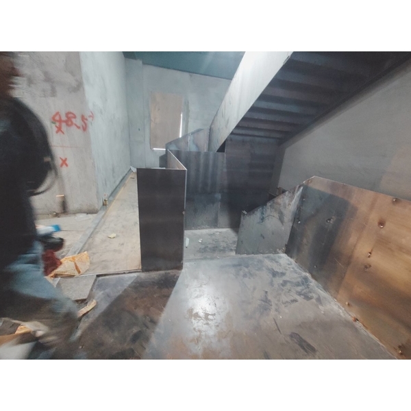 鋼板造型樓梯-益祿裝潢有限公司