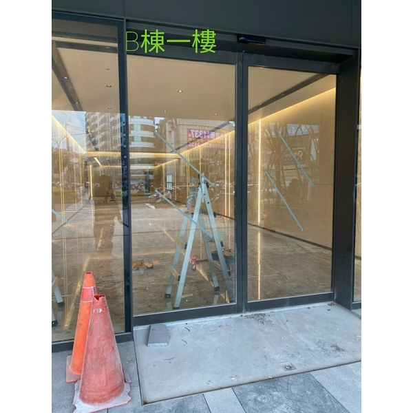 三扇開單邊自動門-極鑫自動門