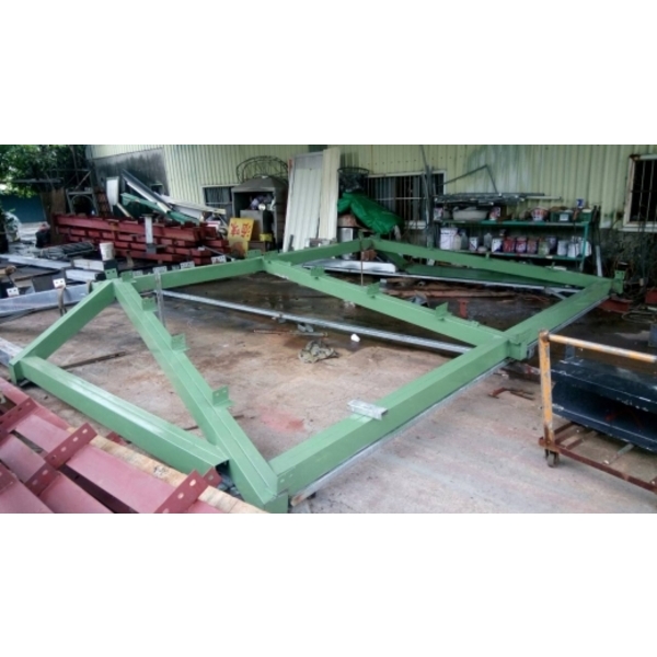 鐵皮屋施工中,正鋼工程