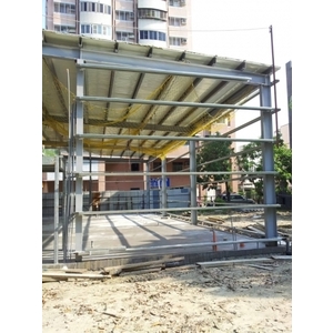 鐵屋新建施工中