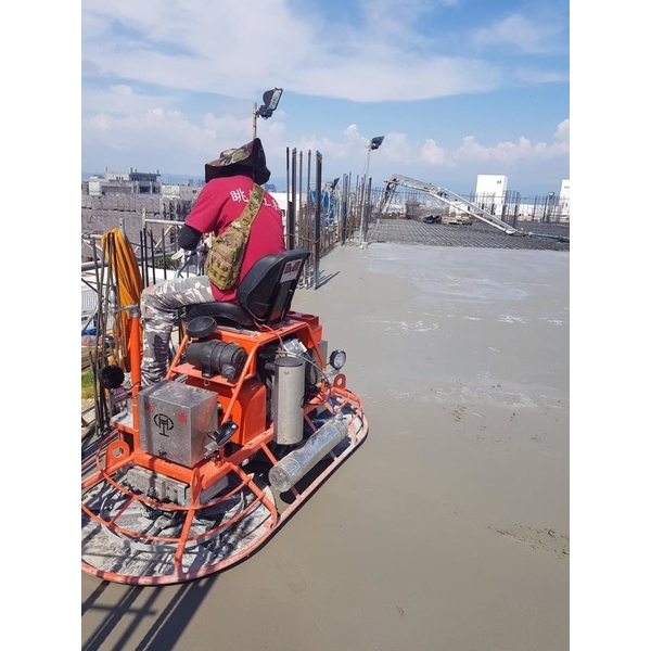 座騎式鏡面整體粉光