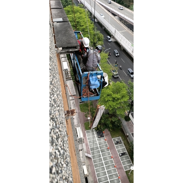 外牆水泥板拆除作業