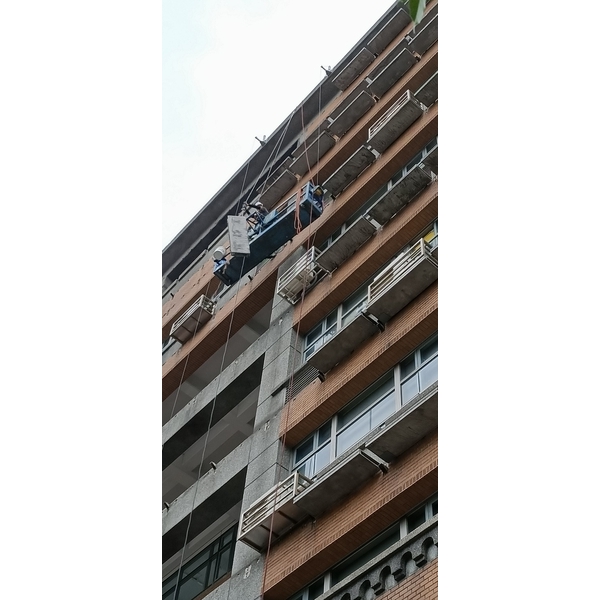 外牆水泥板拆除作業