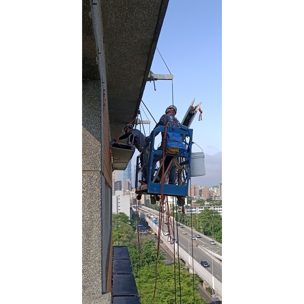 外牆水泥板拆除作業