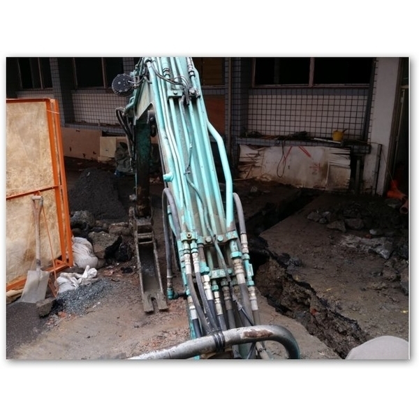 挖土機施工 挖土機施工,瀧才工程行