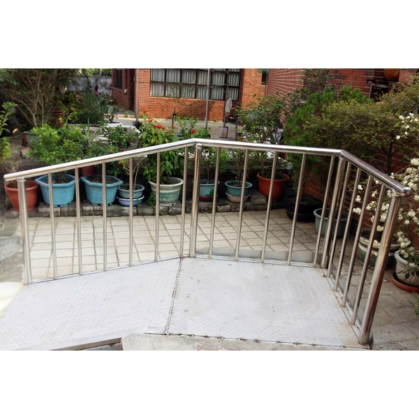 白鐵欄杆,鼎興實業有限公司