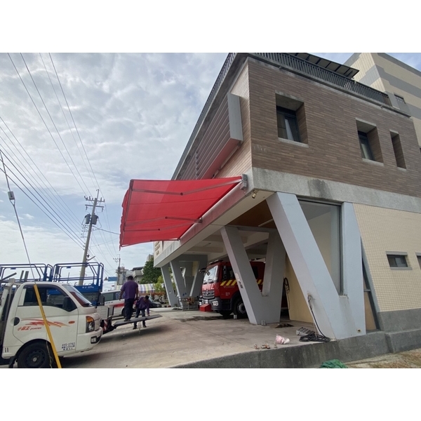 伸縮遮雨帆布 伸縮遮雨帆布-志宏帆布行