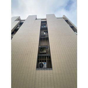 鋁格柵｜建築立面與陽台格柵設計 - 新日隆鋁窗五金商行