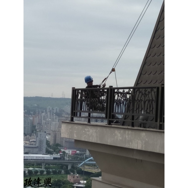 大樓外牆燈飾安裝 大樓外牆燈飾安裝-政達興工程有限公司