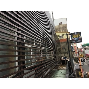 外牆大型格柵吊掛安裝