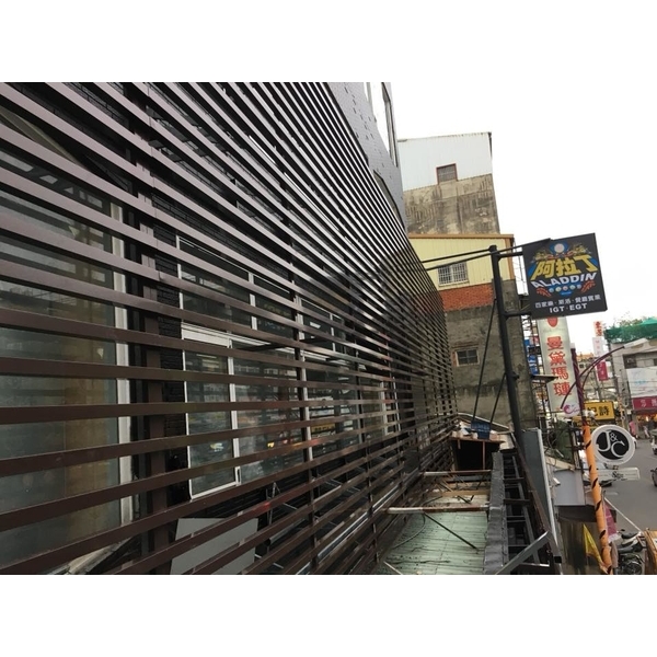 外牆大型格柵吊掛安裝 外牆大型格柵吊掛安裝,毅展企業社