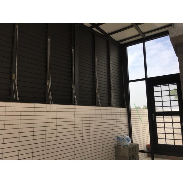防颱百葉窗