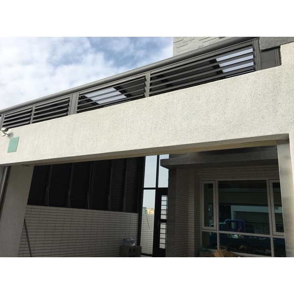 防颱百葉窗