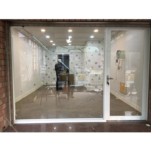 店面大門(隔音落地窗)