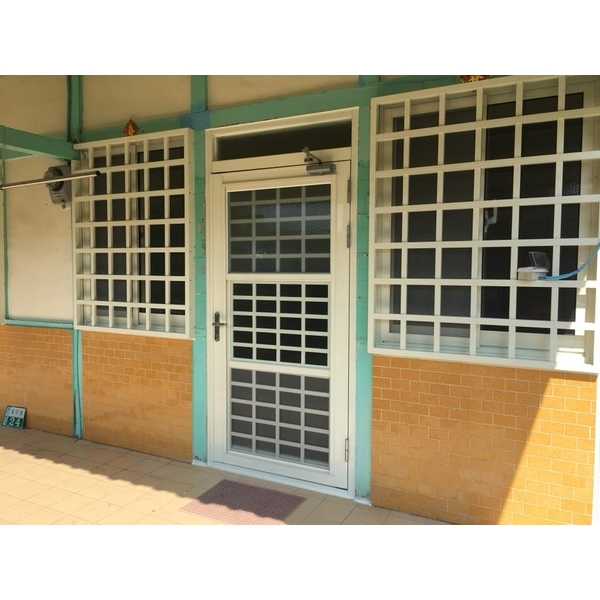 鋁方格防盜窗+三合一通風門