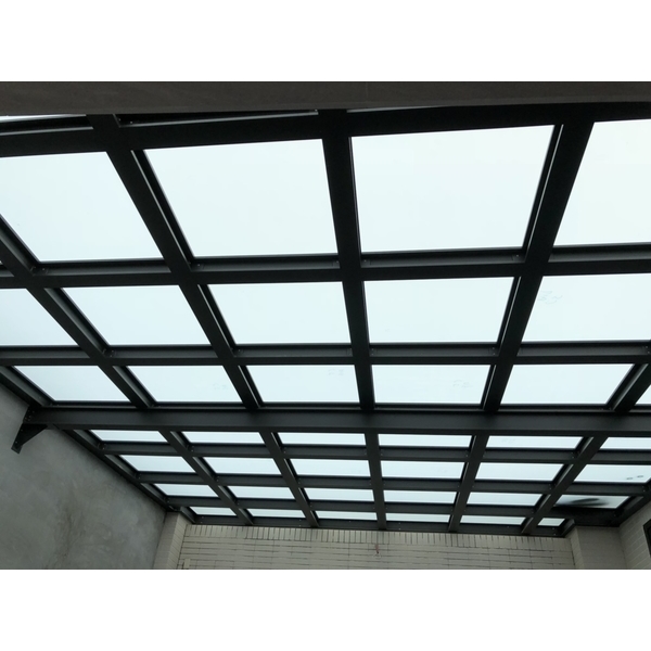 採光罩加格子窗