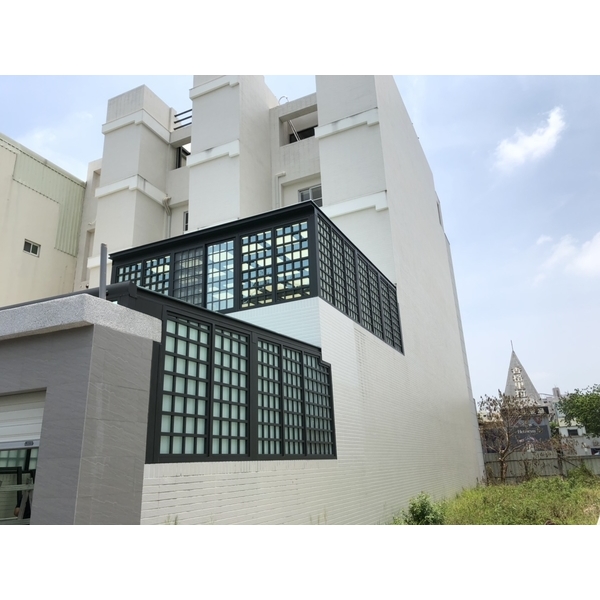 採光罩加格子窗-毅展企業社