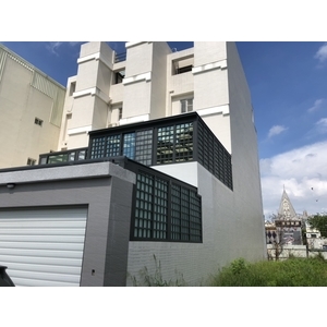 採光罩加格子窗