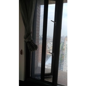 摺疊紗窗