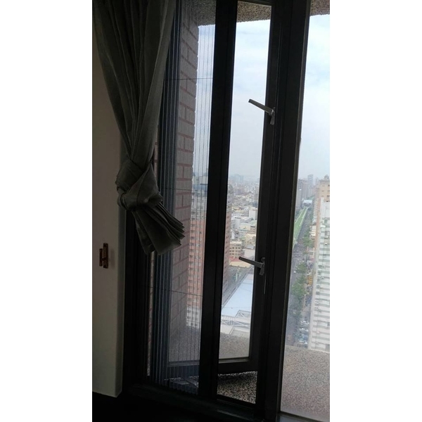 摺疊紗窗