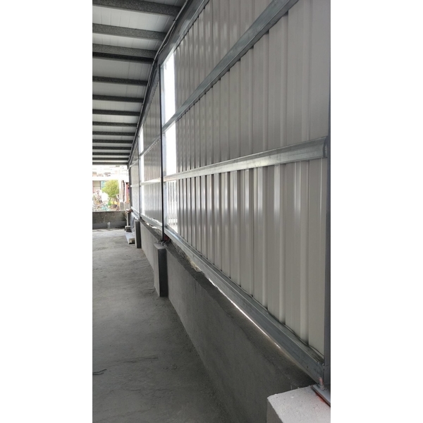 鐵皮屋側邊牆面封板