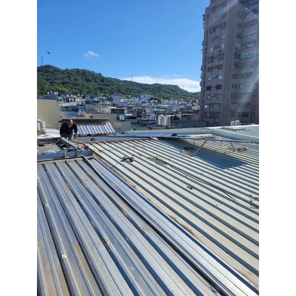 鐵皮屋頂加延白鐵浪板工程-佳德金屬企業社