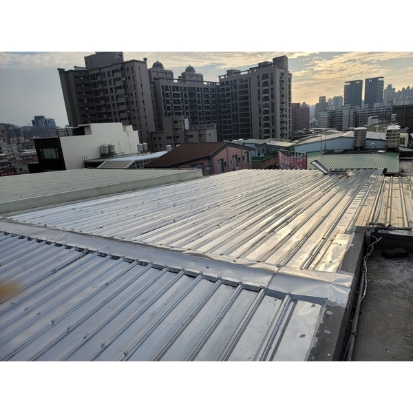 鐵皮屋頂加延白鐵浪板工程-佳德金屬企業社