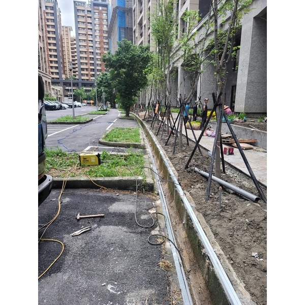 社區大樓周圍安裝水溝格柵,佳德金屬企業社