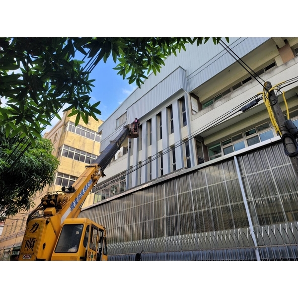 水泥外牆水泥剝落 封製鐵皮預防水泥剝落,佳德金屬企業社