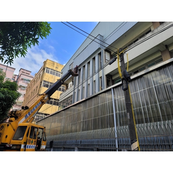 水泥外牆水泥剝落 封製鐵皮預防水泥剝落-佳德金屬企業社