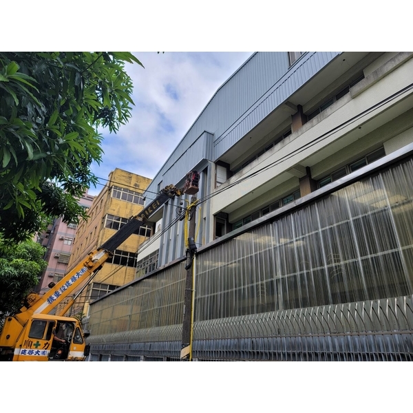 水泥外牆水泥剝落 封製鐵皮預防水泥剝落-佳德金屬企業社