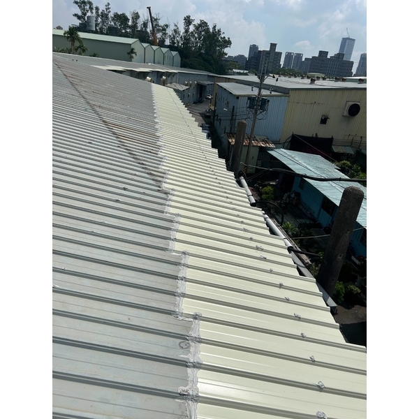 鐵皮屋頂板尾鏽蝕延板360米。420片-佳德金屬企業社