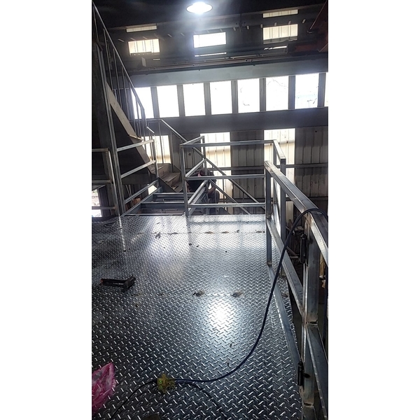 廠內鋼構平台製作安裝含扶手