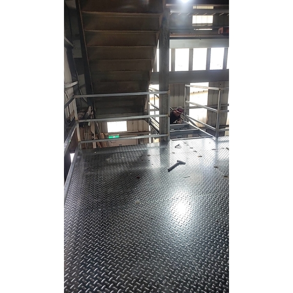 廠內鋼構平台製作安裝含扶手